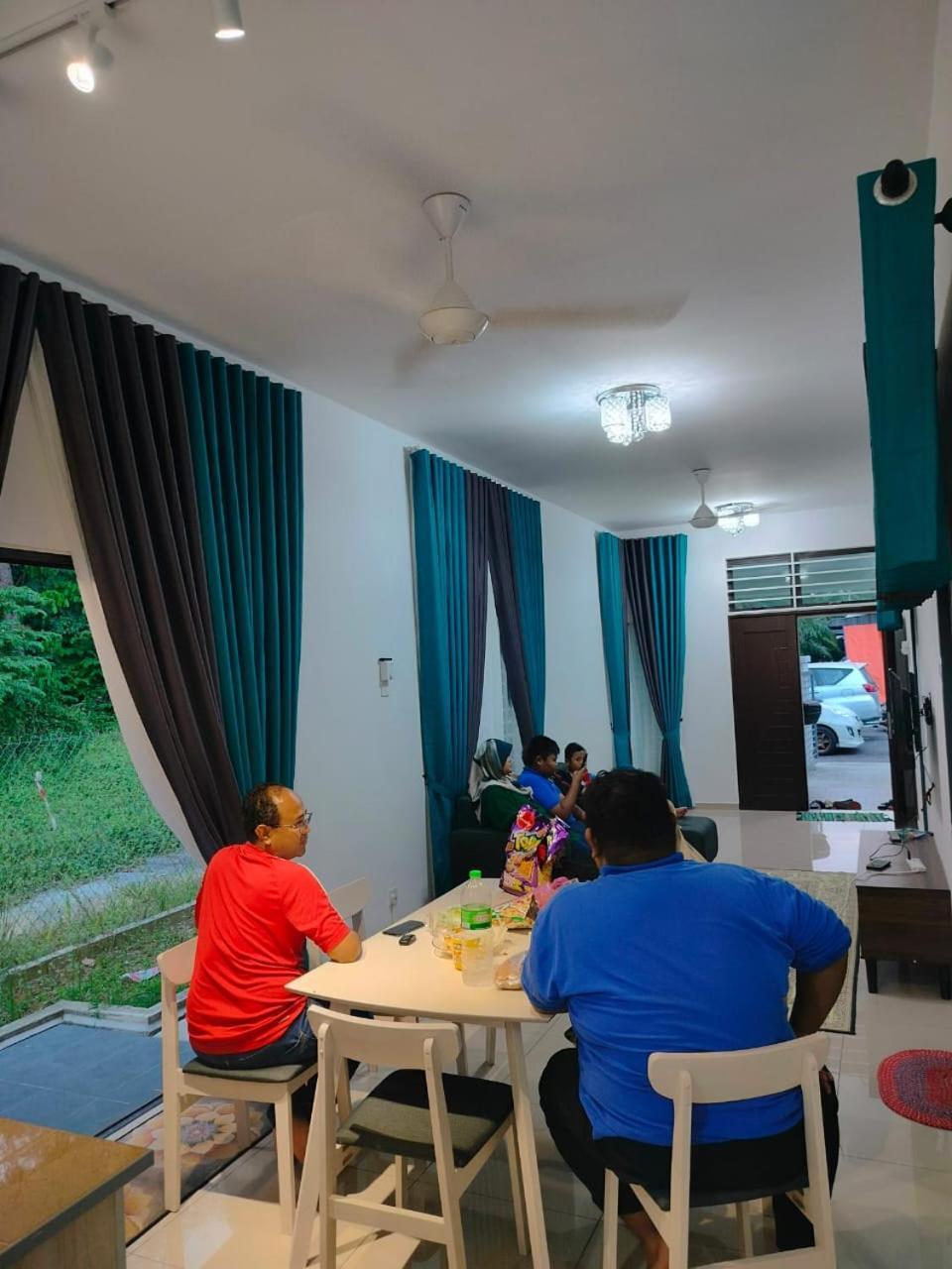 Aiman'S Rose Homestay Teluk Panglima Garang Экстерьер фото