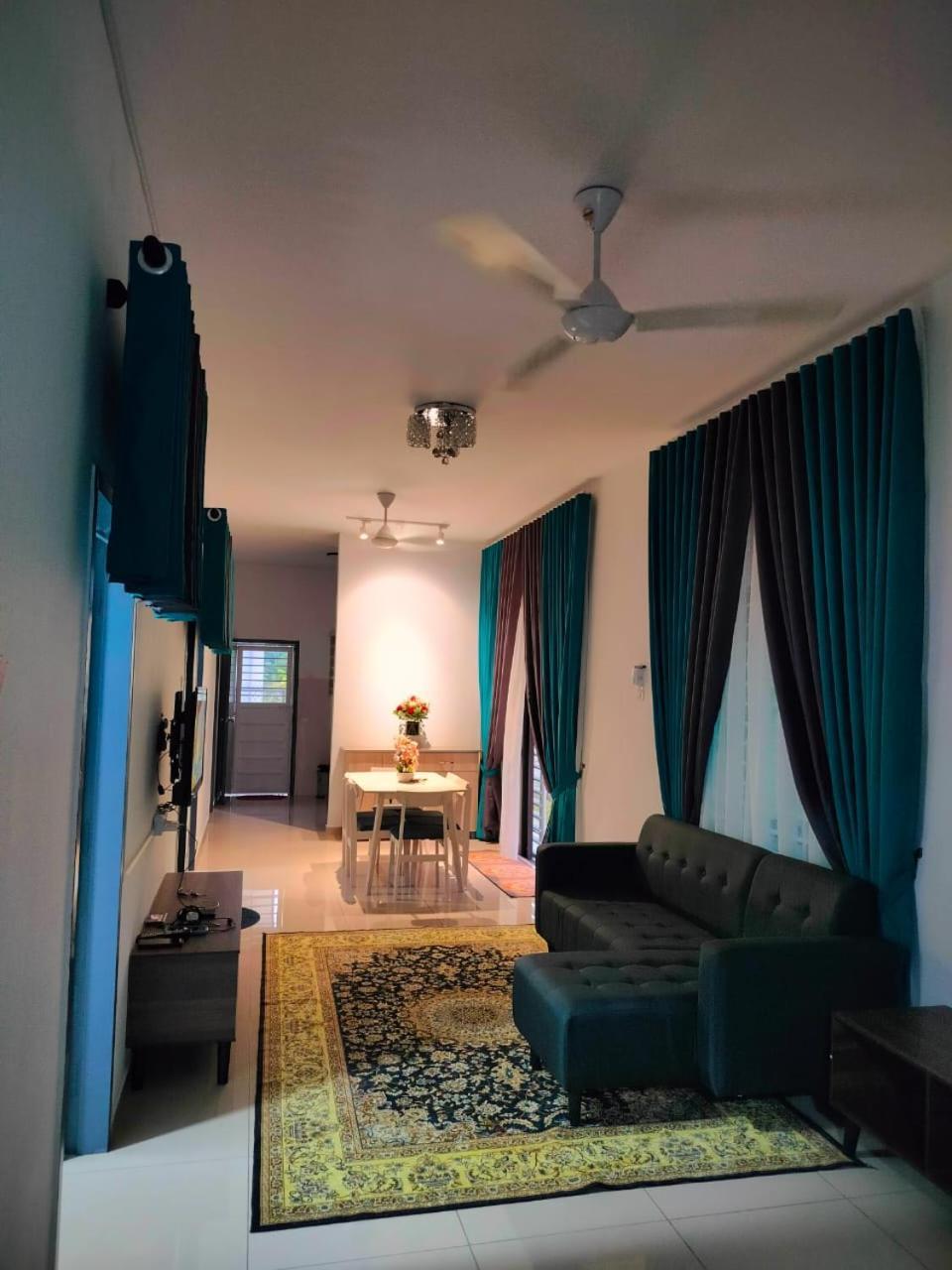 Aiman'S Rose Homestay Teluk Panglima Garang Экстерьер фото