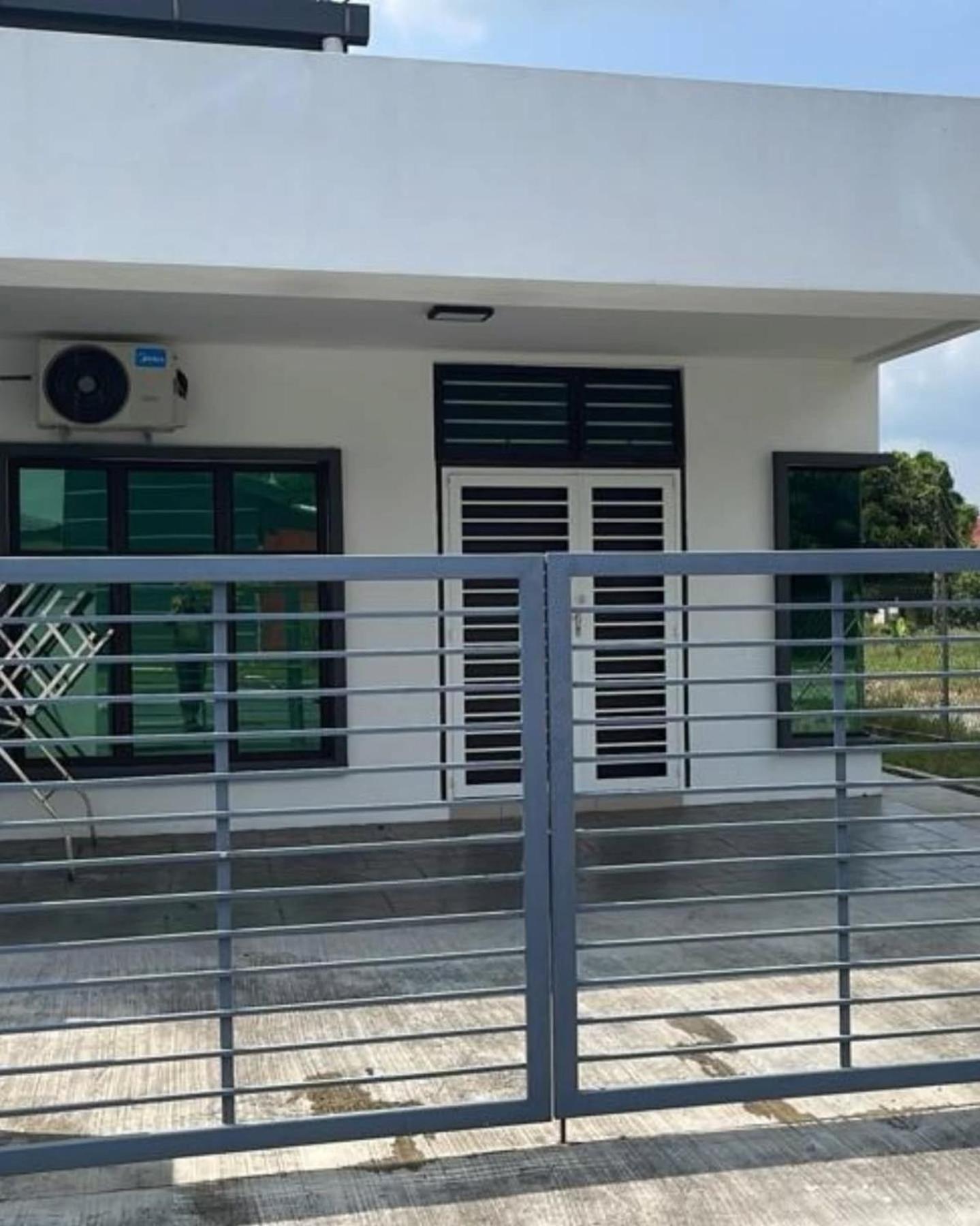 Aiman'S Rose Homestay Teluk Panglima Garang Экстерьер фото